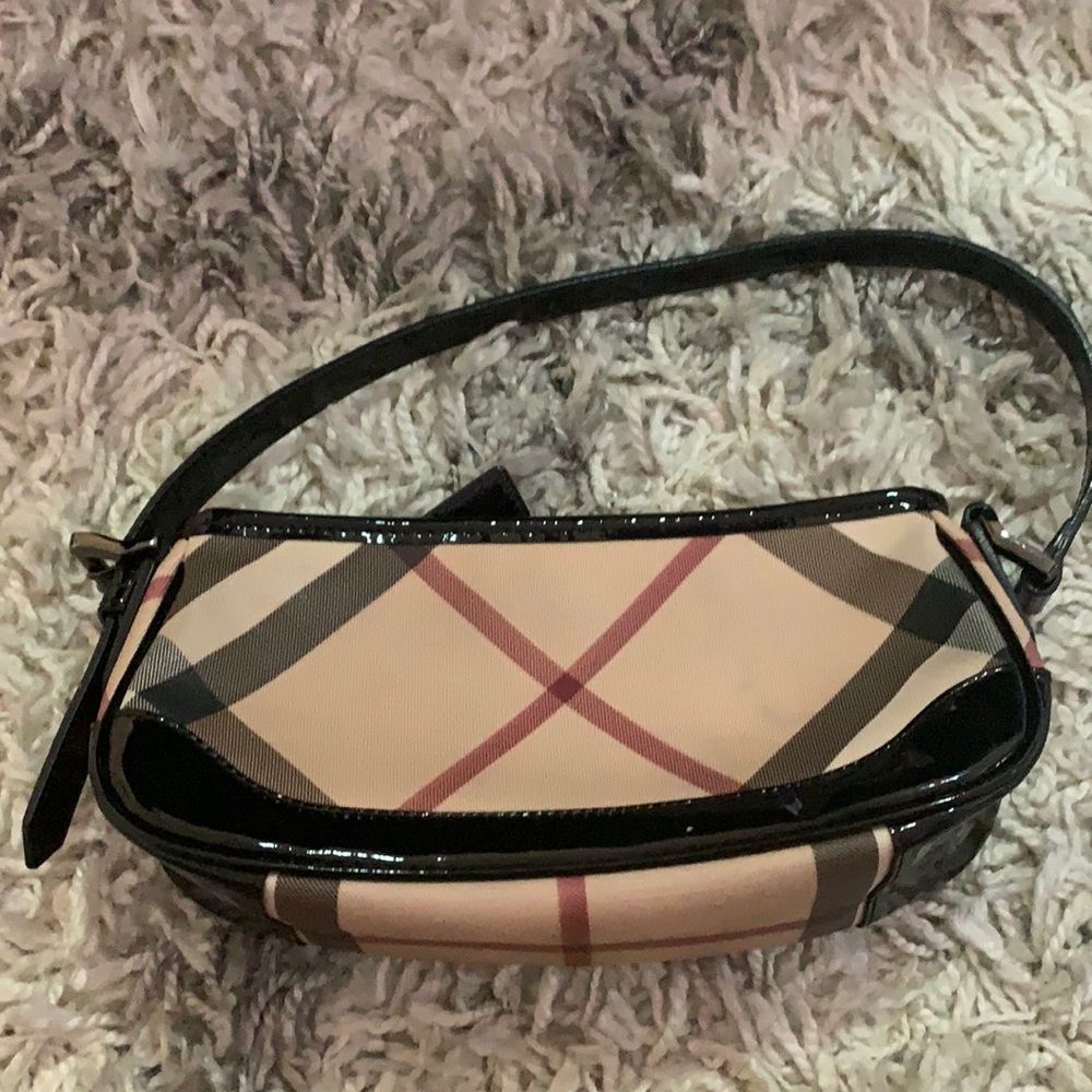 BURBERRY CLUTCH